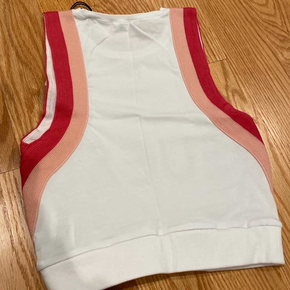 Guess Active Top - Picture 2 of 4